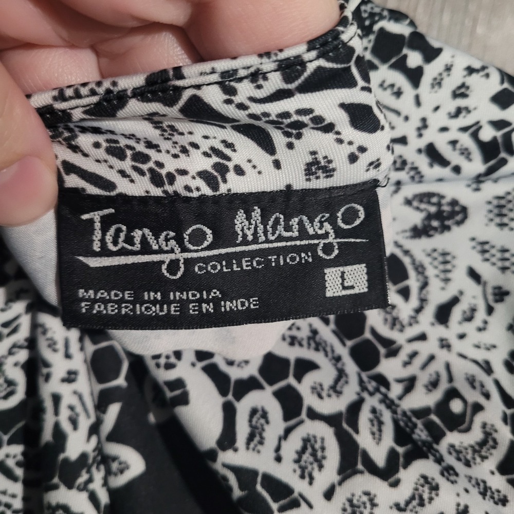 Tango Mango Split Neck Blouse Size L Faux Zippers B&W Lace Print Sleeveless - Picture 8 of 10